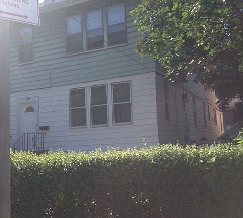 4th image of 202 Brighton Ave