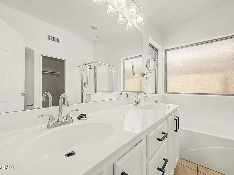 1320 E Cottonwood Ln — Photo 15