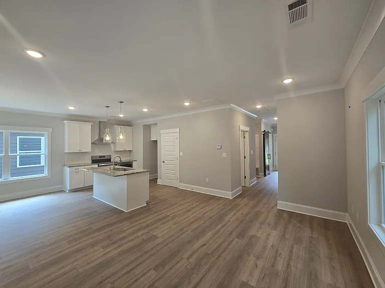 1447 E Broad — Photo 8