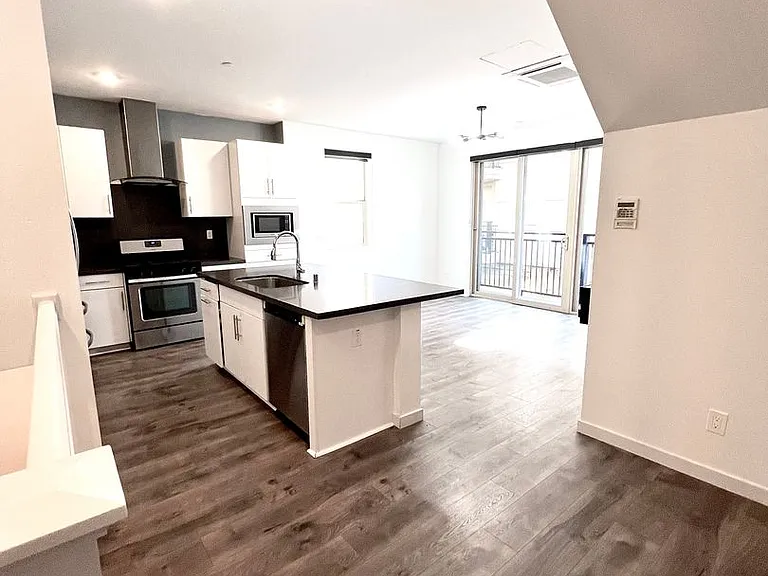 484 Tailoff Ln — Photo 4
