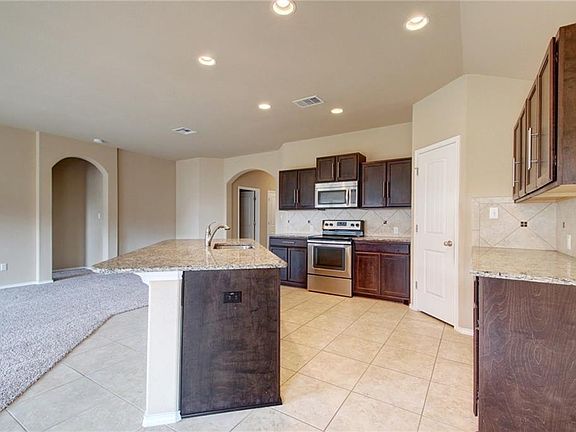 5th image of 18804 Leigh Ln