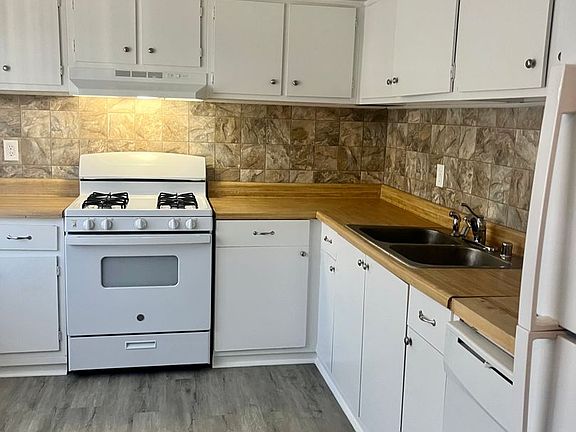3rd image of 1004 James Madison Cir