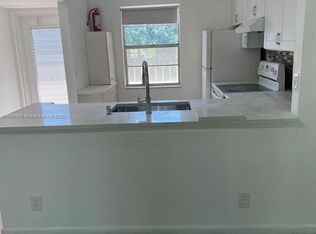 1015 Country Club Dr APT 302, Pompano Beach, FL 33063
