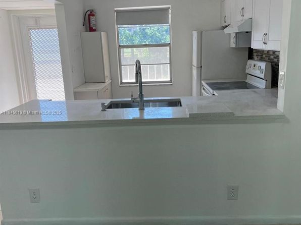 1015 Country Club Dr APT 302