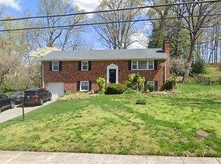 4833 Randolph Dr, Annandale, VA 22003