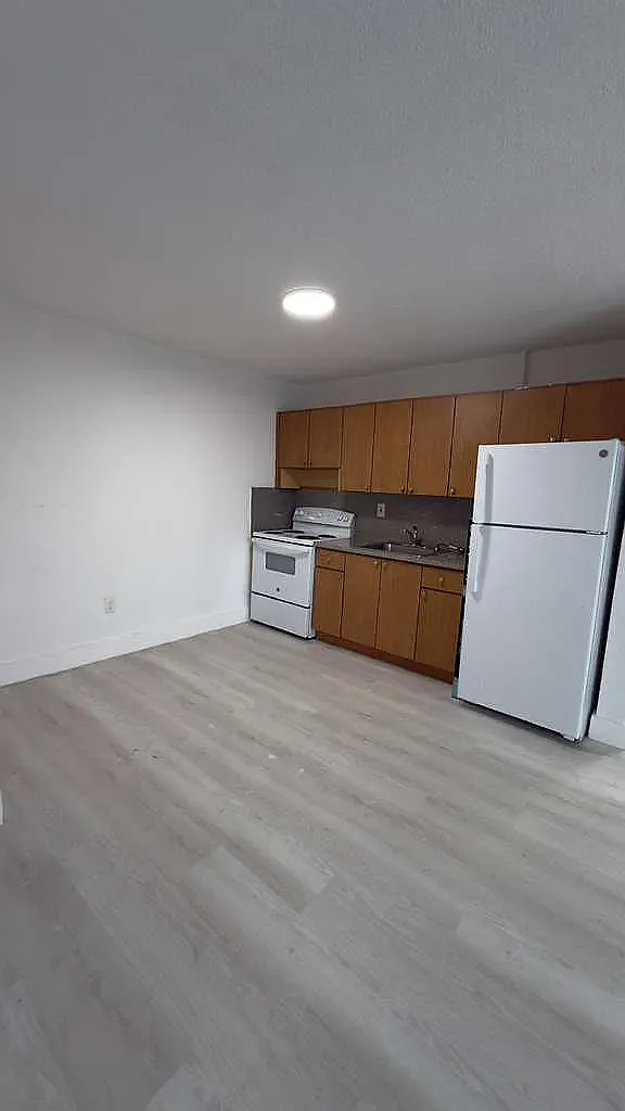 Building Photo - 635 SW 7th Ct #2
