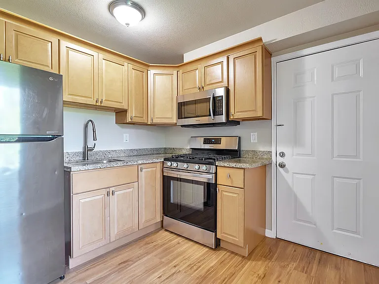4443 Briar Cliff Rd — Photo 1