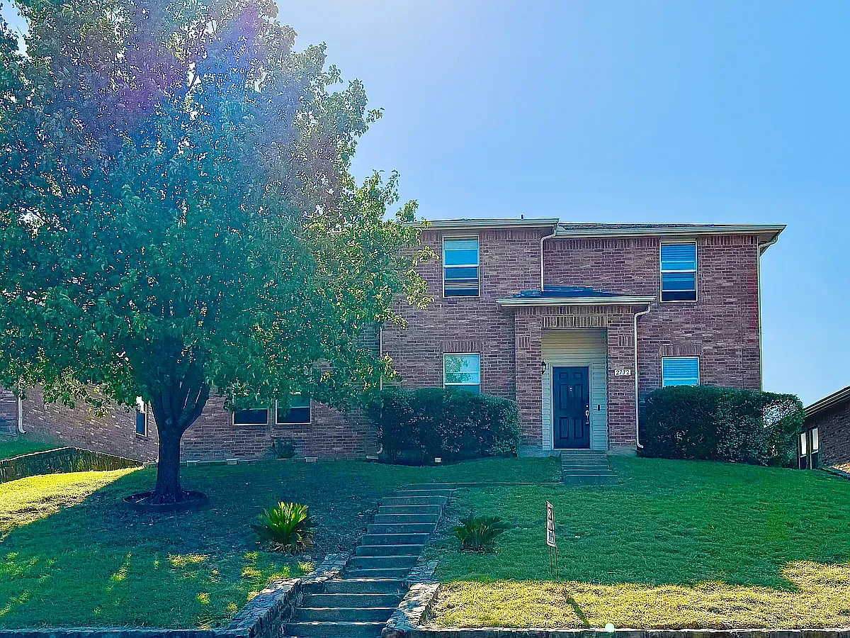 5 bed, 2.5 bath, 2989 sqft, $3,300 — Photo 1