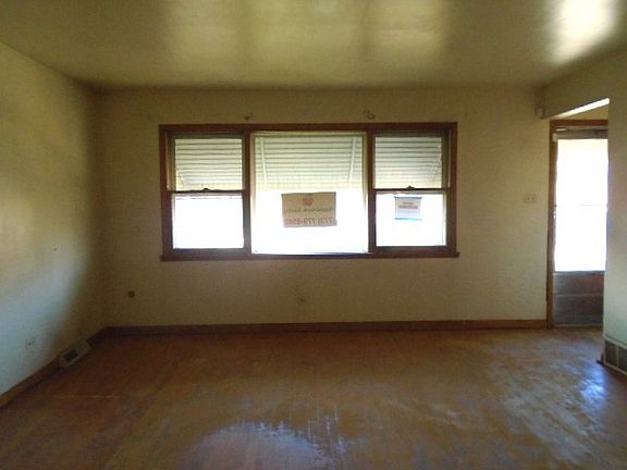 4th image of 14245 Kenwood Ave