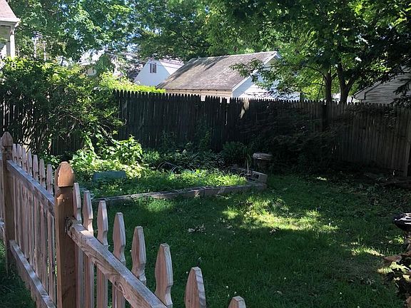 2nd image of 214 Woodlawn Ave