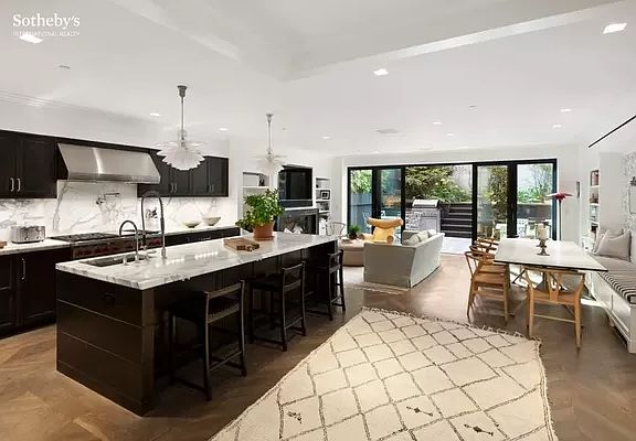 4th image of 79 Horatio St
