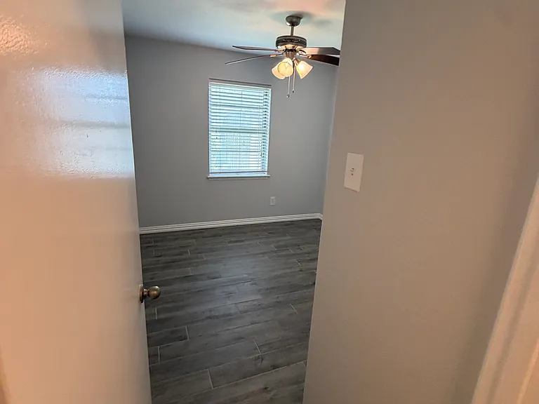 715 Kindred Ln — Photo 25