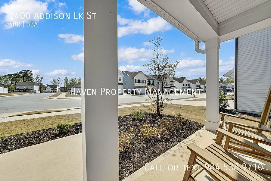 Spacious 5-Bedroom Home in Arlington Meadows! — Photo 2