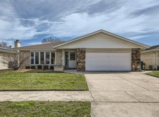 9817 S Kenneth Ave, Oak Lawn, IL 60453