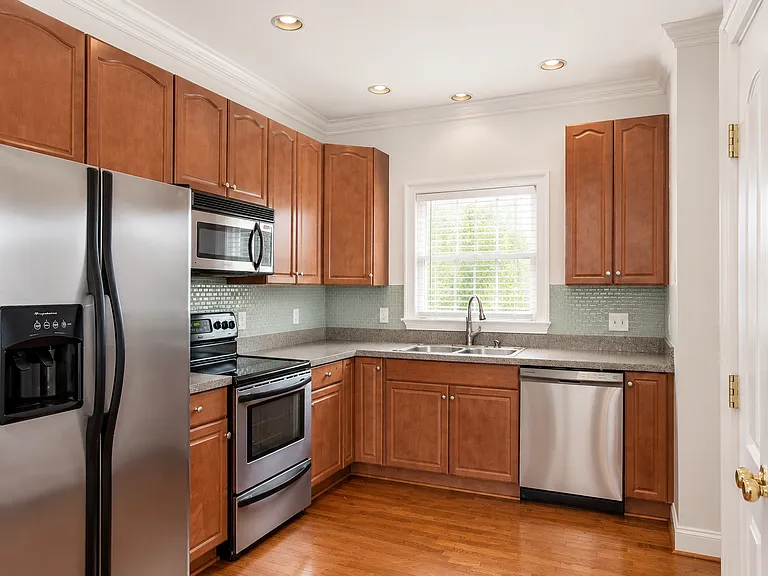 1110 Fatherland St — Photo 12