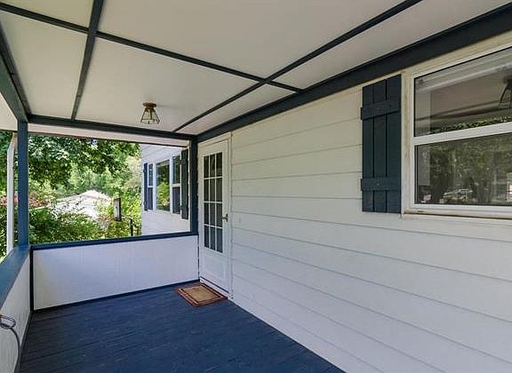 3rd image of 18 Monticello Pl