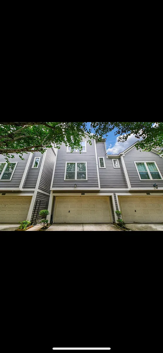 Building Photo - 2424 Charleston St #D