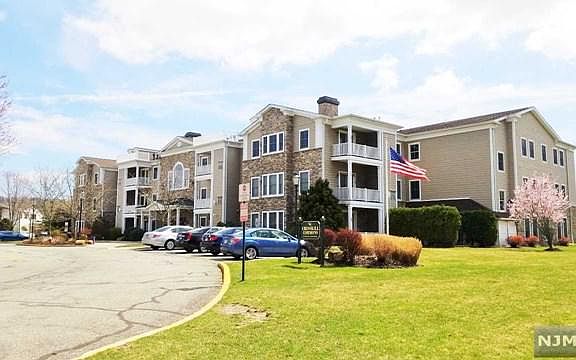2nd image of 5 Tenakill Park Dr #220-2T