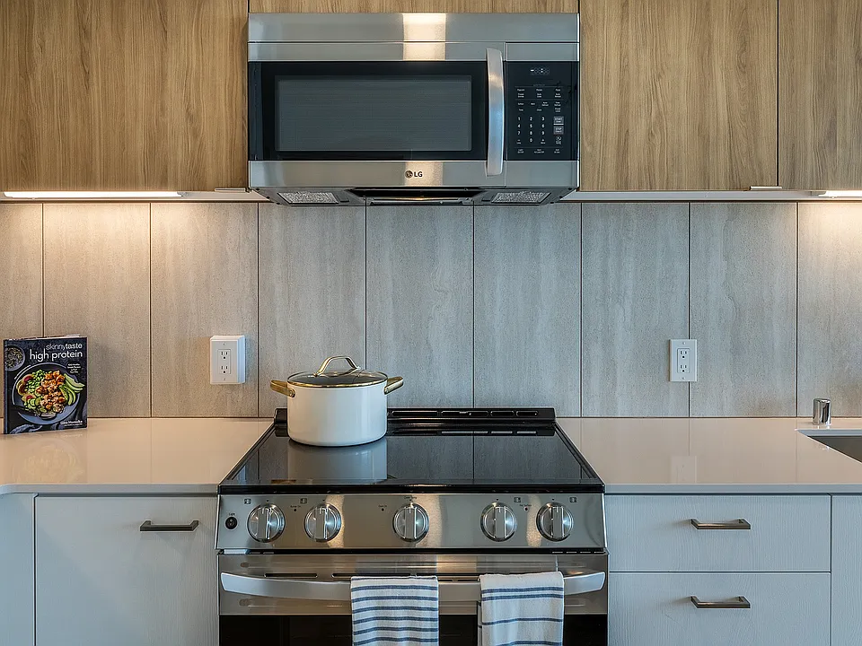Suite_585_Model-FE2A8651-HDR