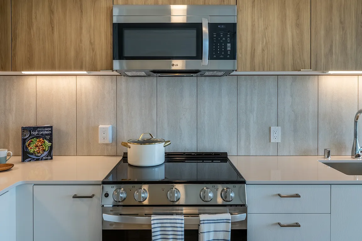 Suite_585_Model-FE2A8651-HDR