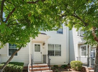 906 Wetherburn Ct, Flemington, NJ 08822