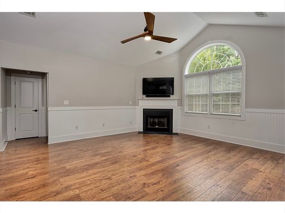 4th image of 109 Edgewood Ct