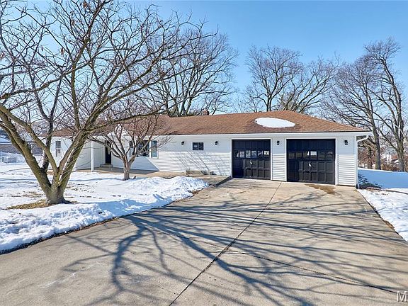 2nd image of 1015 Dingledine Rd