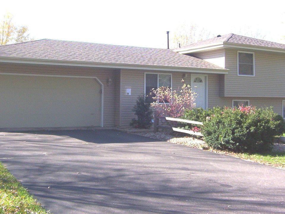 1st image of 816 Oak Ridge Point NE