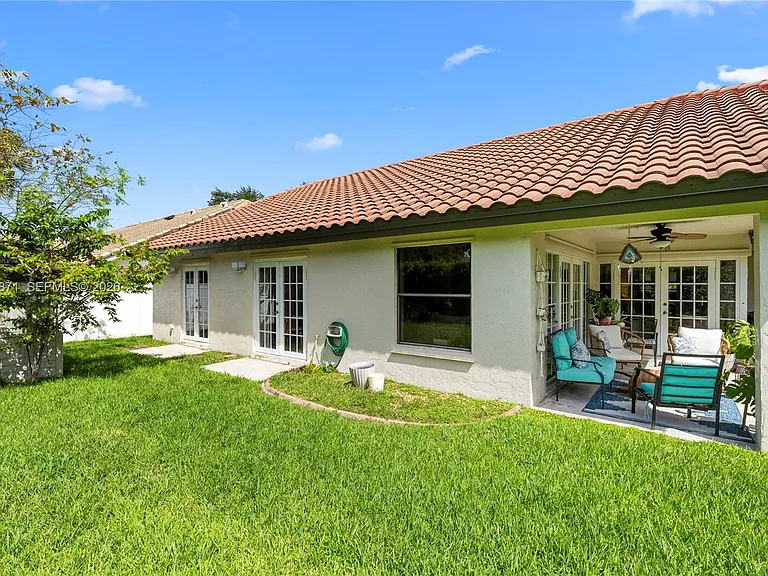 10900 NW 18th Ct — Photo 45