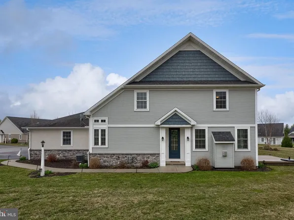 221 Sawgrass Dr, Millersville, PA 17551