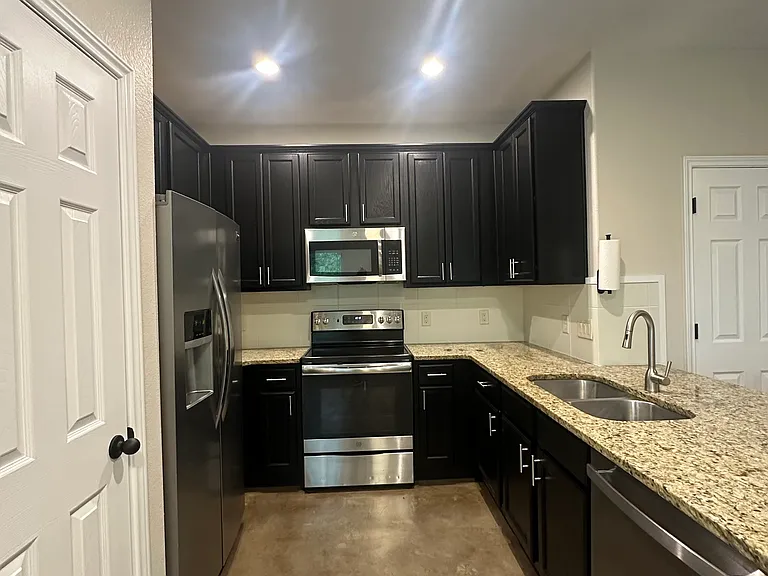 238 Samuel Dr — Photo 9
