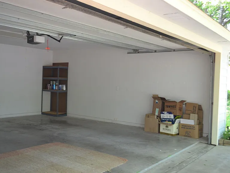 709 Roberts St — Photo 18