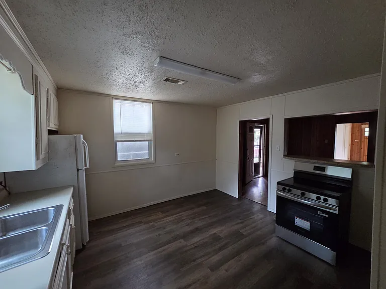 1104 Sherman St — Photo 7