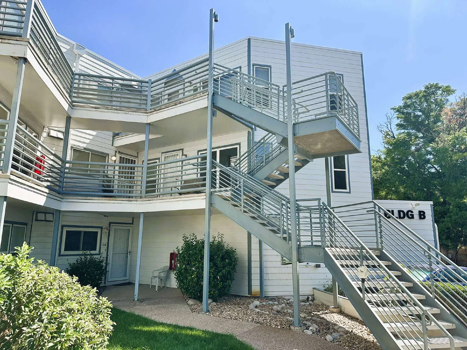 2 bed, 2.0 bath, 1010 sqft, $1,700 — Photo 1
