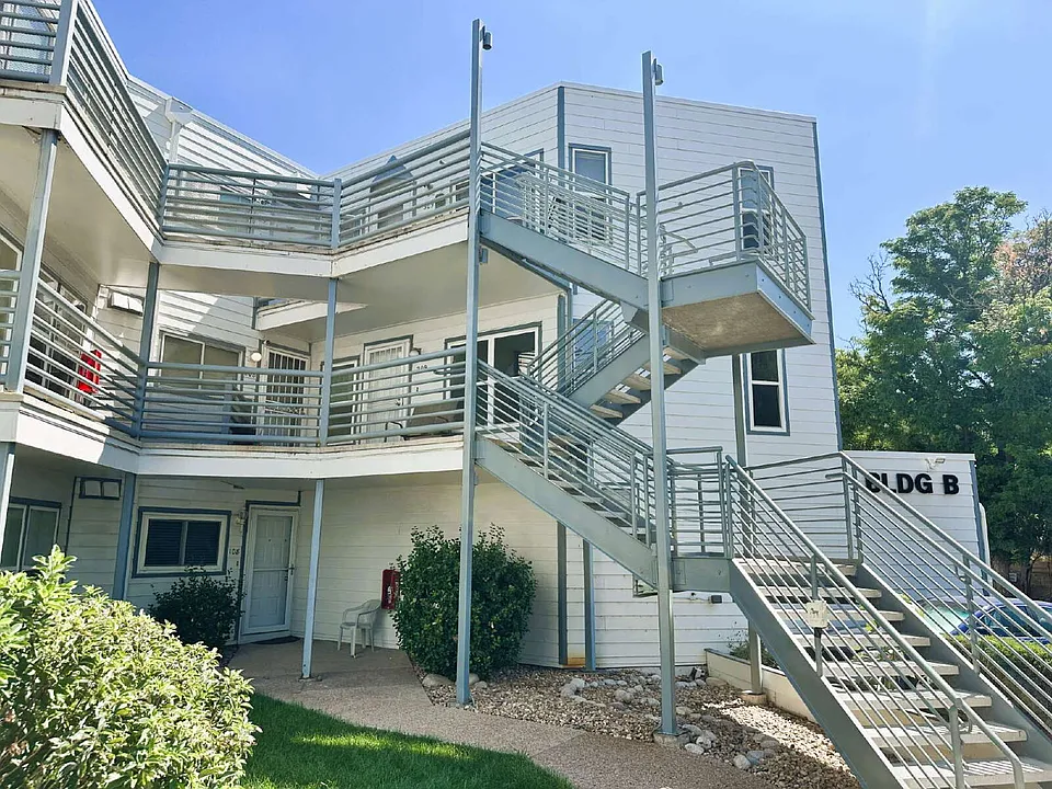 1226 S Monaco Pkwy #209