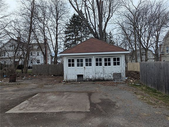 3rd image of 318 West Ave