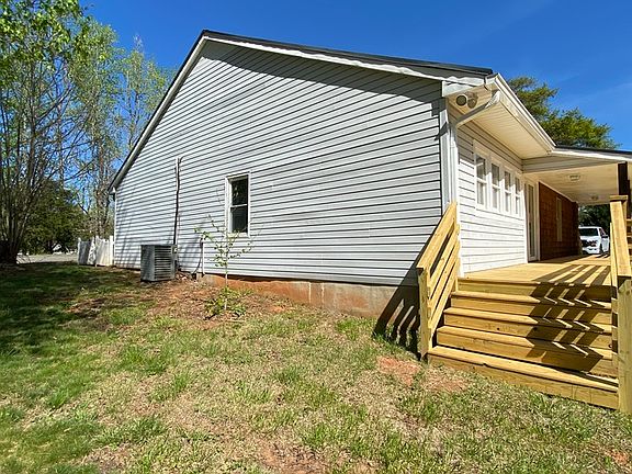 3rd image of 541 Pilgrim Rd