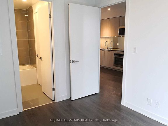 5th image of 609 Avenue Rd #1001