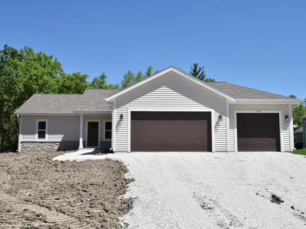 21520 West Valley DRIVE, New Berlin, WI 53146