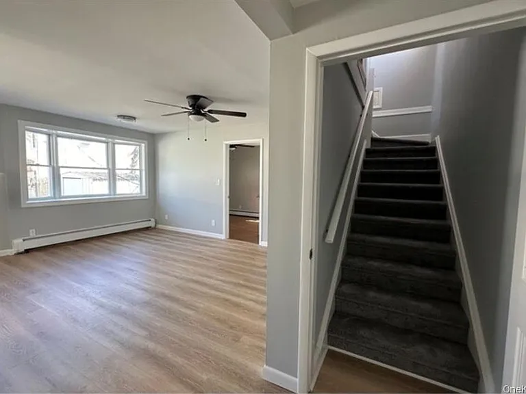 527 W Market St #LEFT SIDE — Photo 7