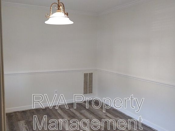 4th image of 4439 Berkshire Ln