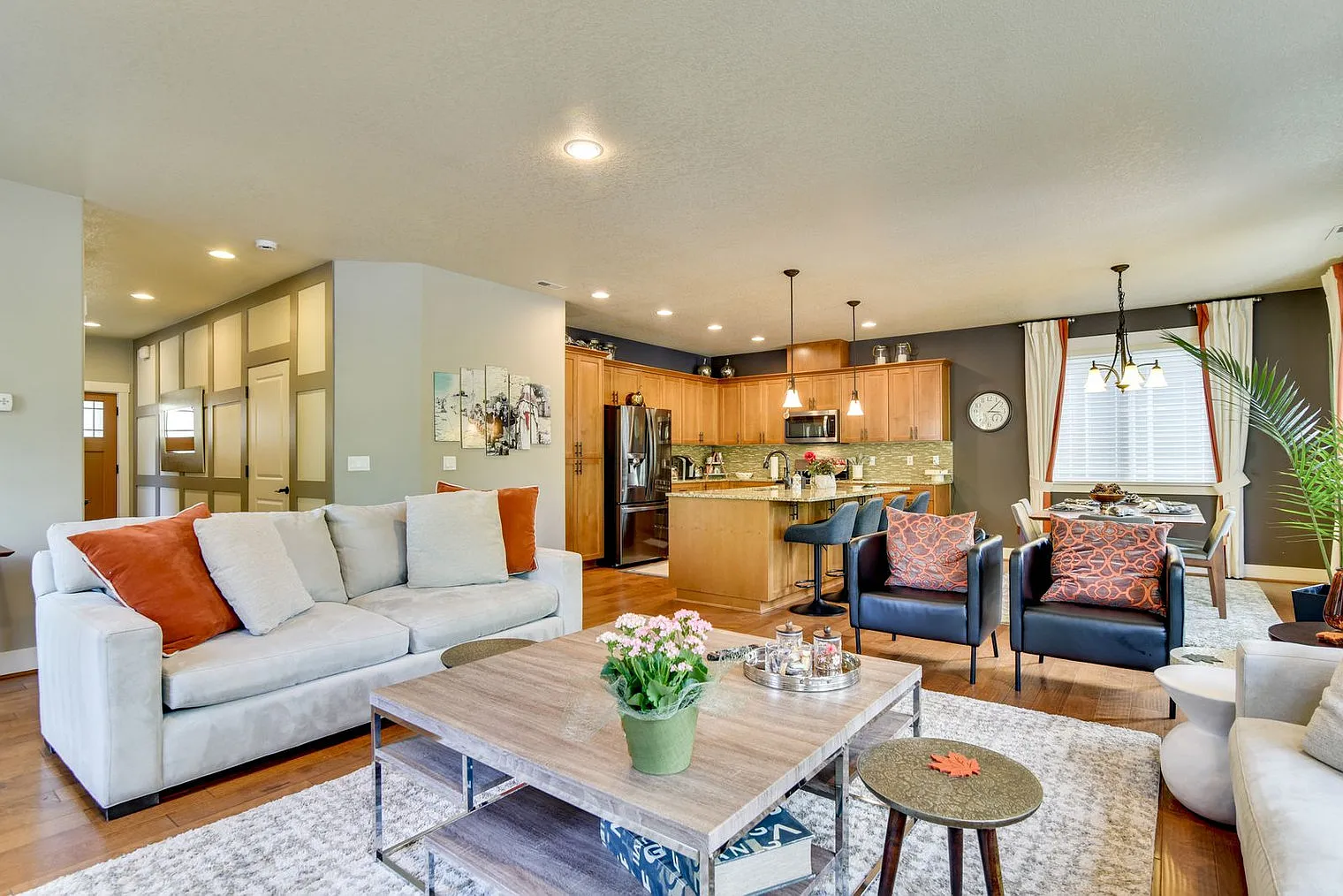 3 bed, 2.0 bath, 3196 sqft, $6,677 — Photo 3