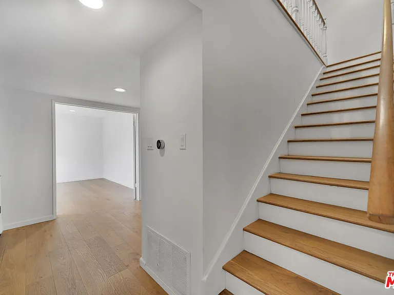 1758 Clear View Dr — Photo 24