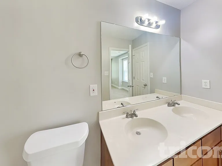 13706 Traherne Ct — Photo 8