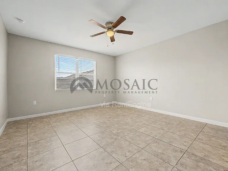 10617 S 54th Ln — Photo 11