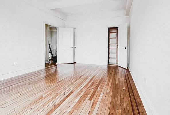Rented by Manhattan Realty Group | media 4