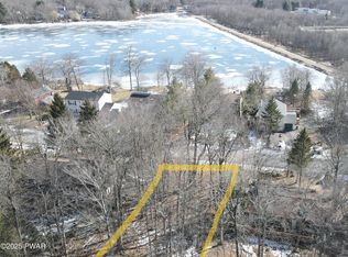 324 Boardwalk Dr, Tobyhanna, PA