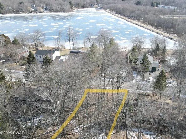 324 Boardwalk Dr, Tobyhanna, PA 18466