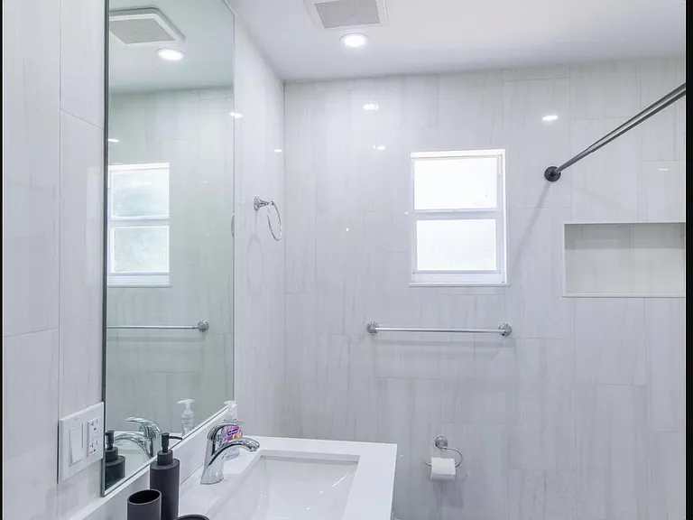 16932 W Aintree Dr — Photo 20