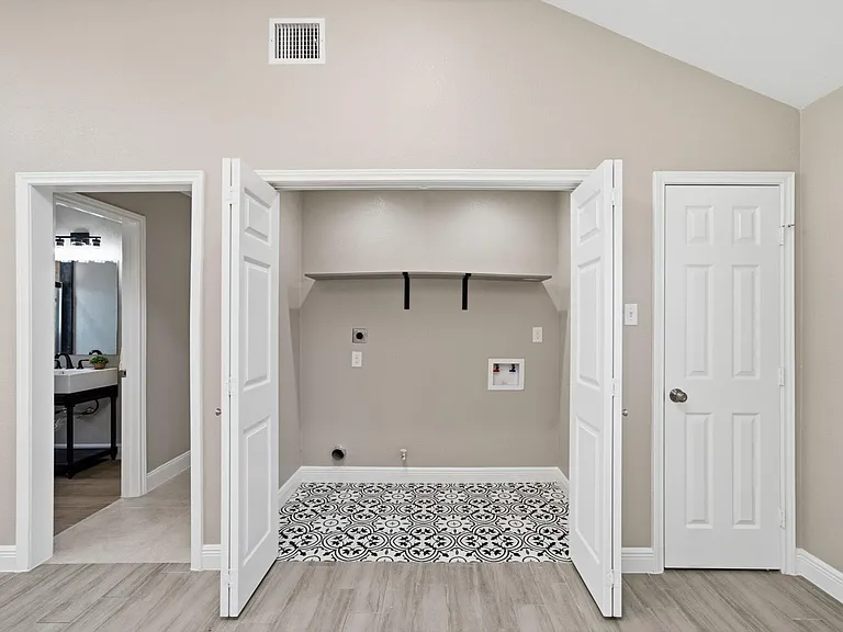 2603 Baycrest Dr — Photo 18